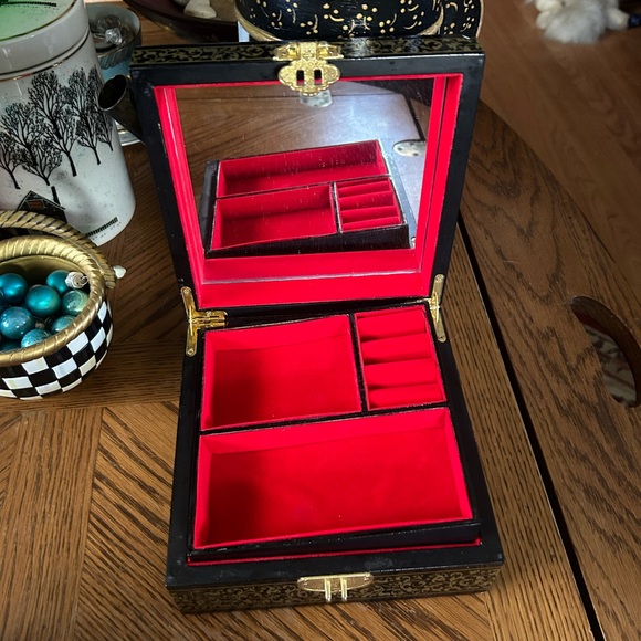 Vintage Black Lacquer Jewelry Box - Picture 6 of 12